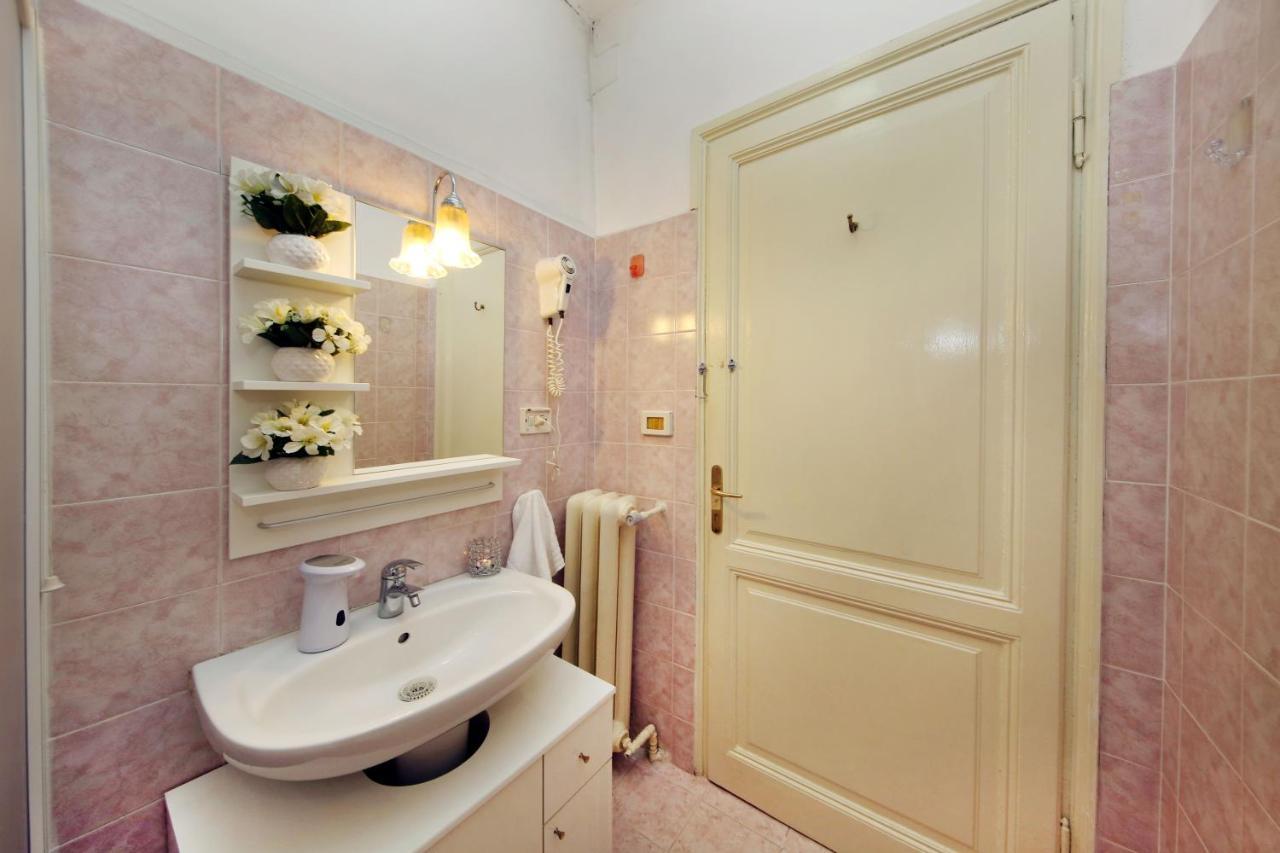 Tibullo Guesthouse Rome Bagian luar foto