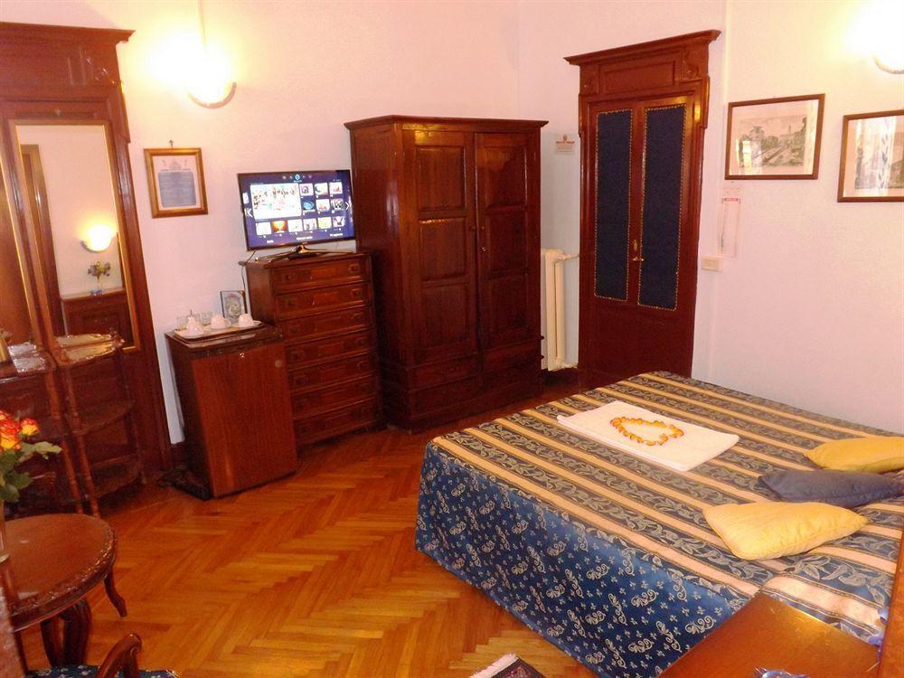Tibullo Guesthouse Rome Bagian luar foto