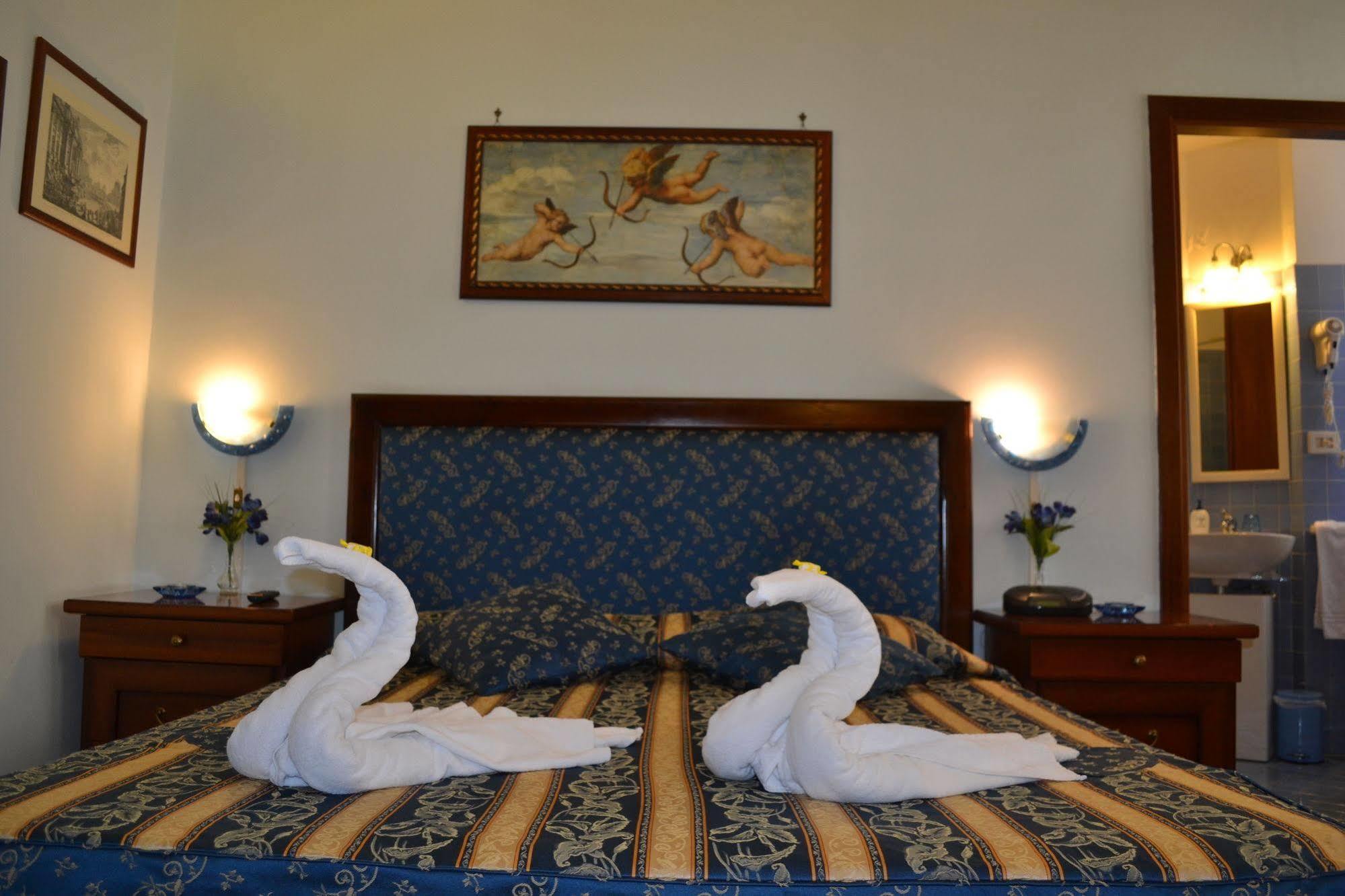Tibullo Guesthouse Rome Bagian luar foto