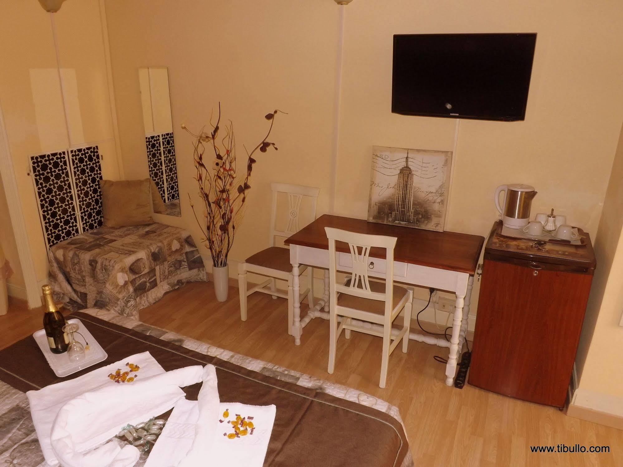 Tibullo Guesthouse Rome Bagian luar foto
