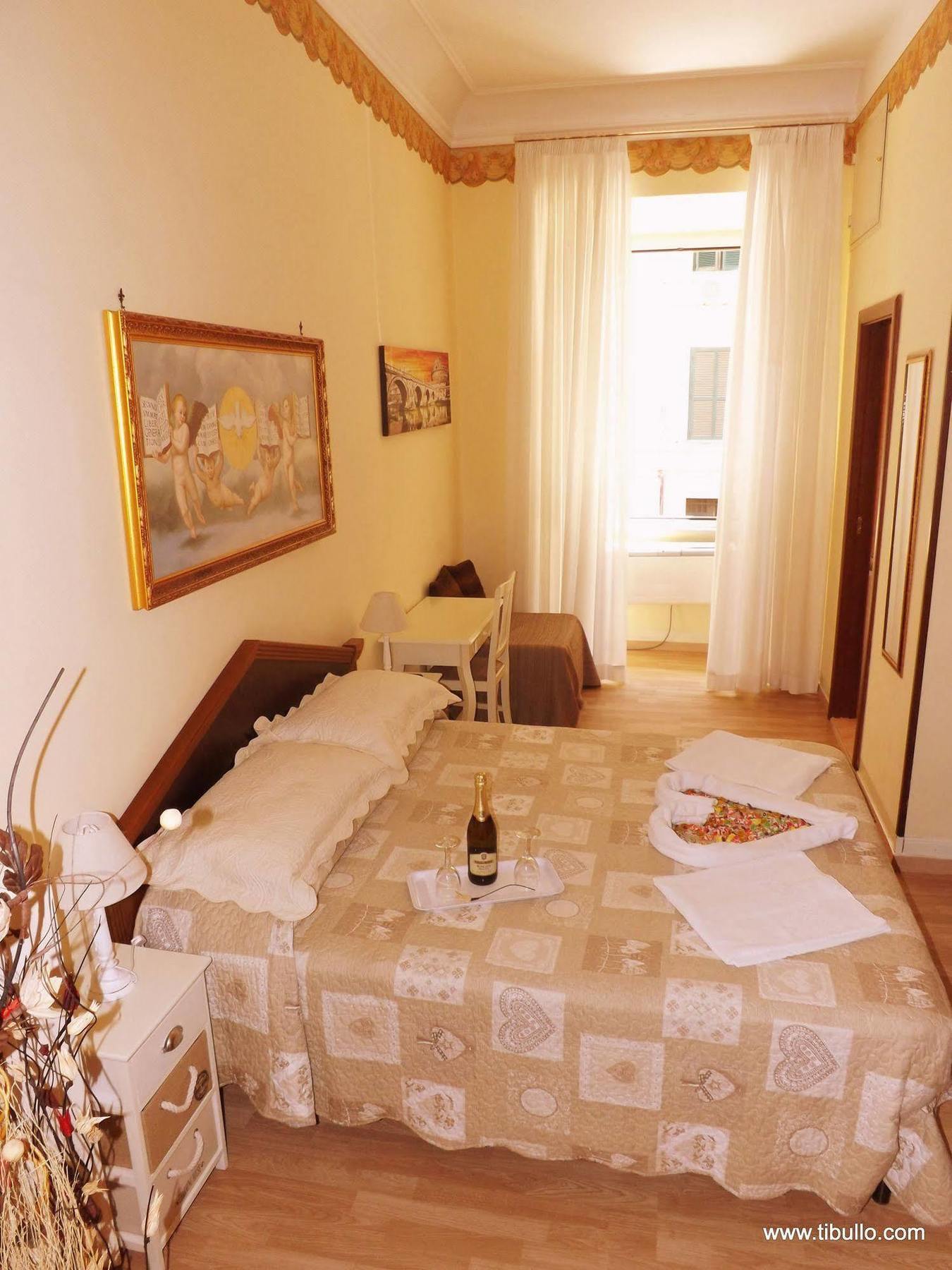 Tibullo Guesthouse Rome Bagian luar foto