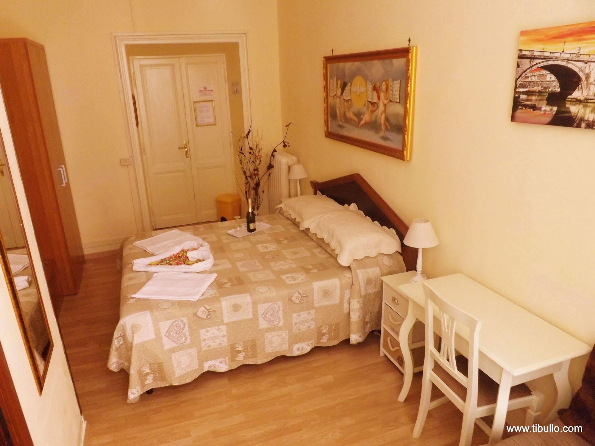 Tibullo Guesthouse Rome Bagian luar foto