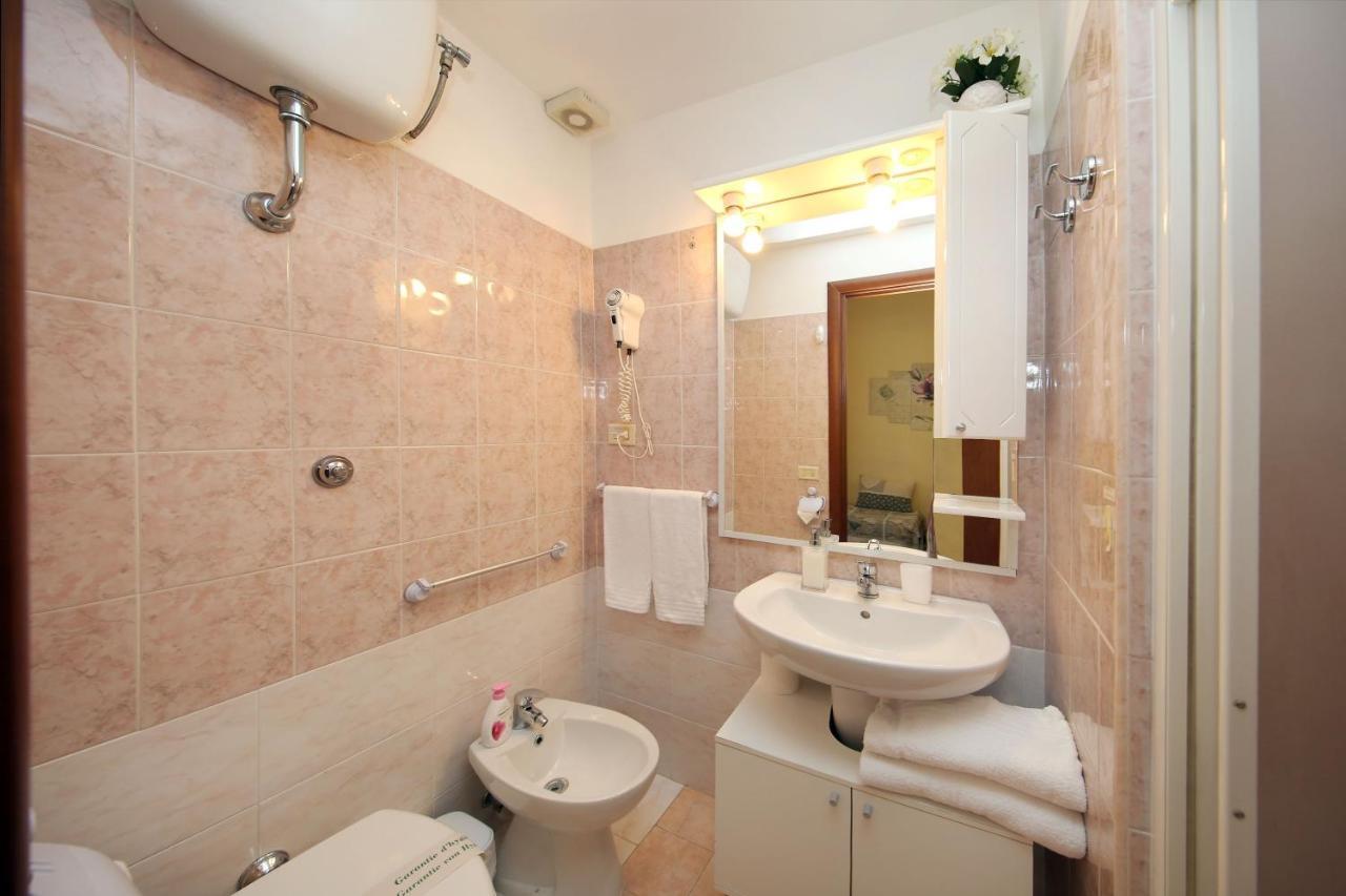 Tibullo Guesthouse Rome Bagian luar foto